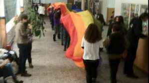 propaganda parada gay steag curcubeu scoala liceu george cosbuc bucuresti profesoara roxana marin